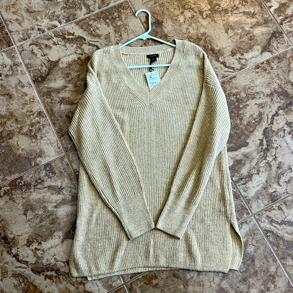 👀NWT Halogen Sweater size xs Perfect for Winter☃️☃️ - Picture 1 of 4